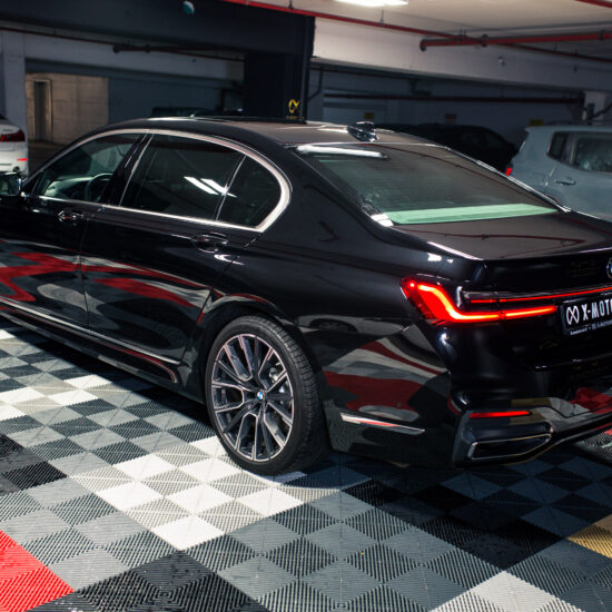 BMW745 (2)