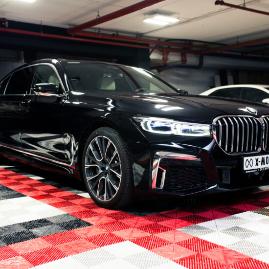 BMW745